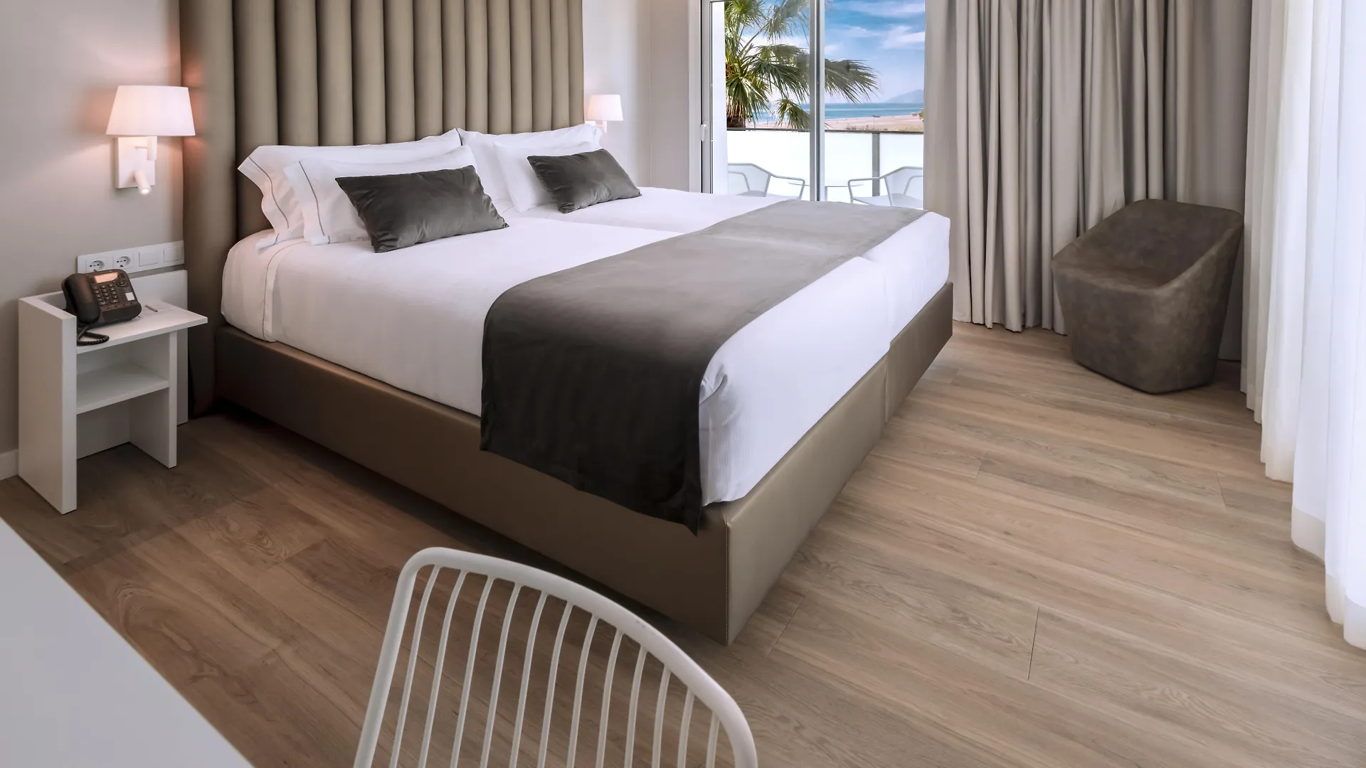 Hotel Playafels Кастельдефельс