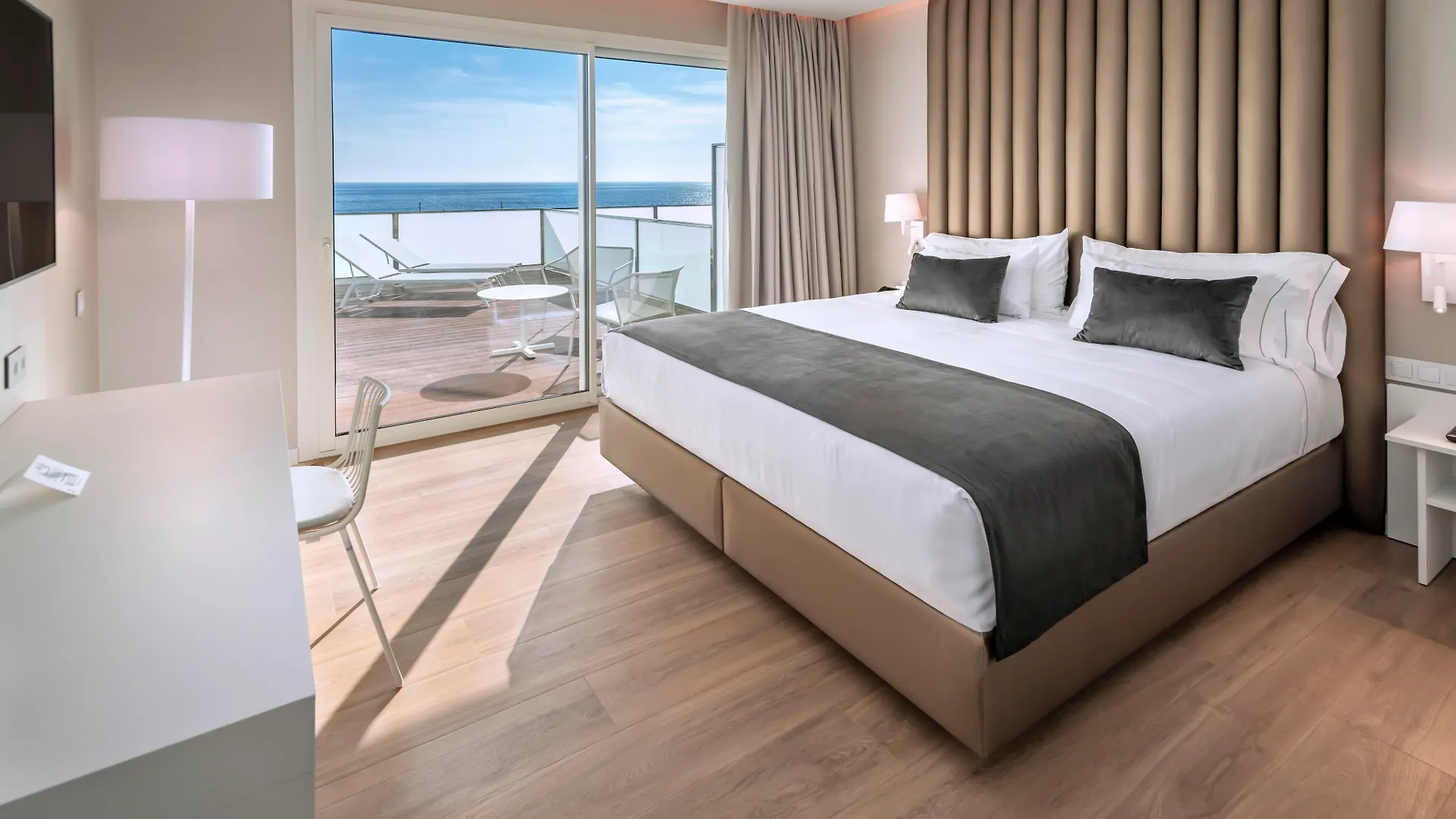 Hotel Playafels Кастельдефельс